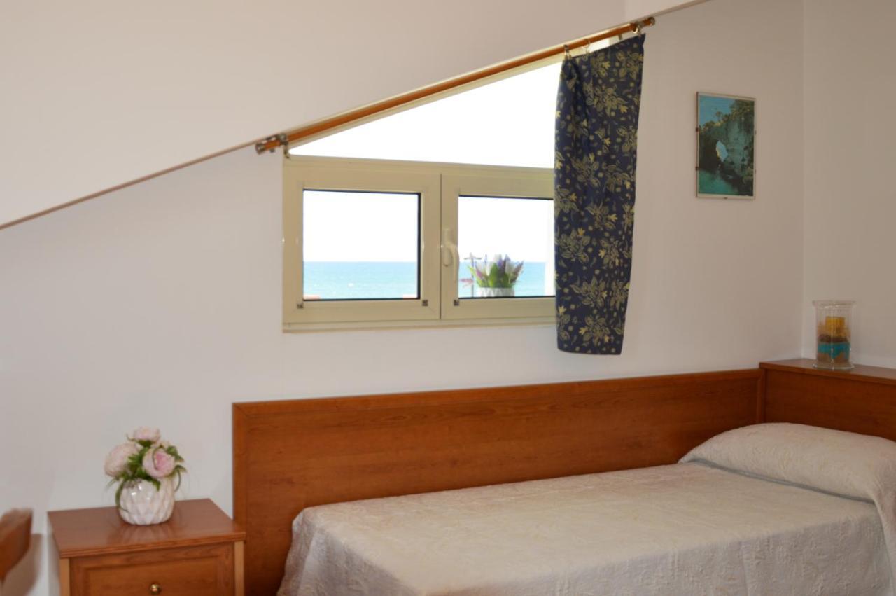 Isolabella Hotel Foce Varano Exterior photo